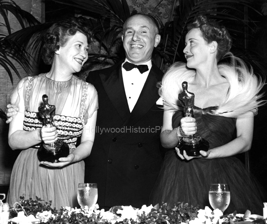 Academy Awards 1939 Bette Davis Fay Bainter Jack Warner wm.jpg